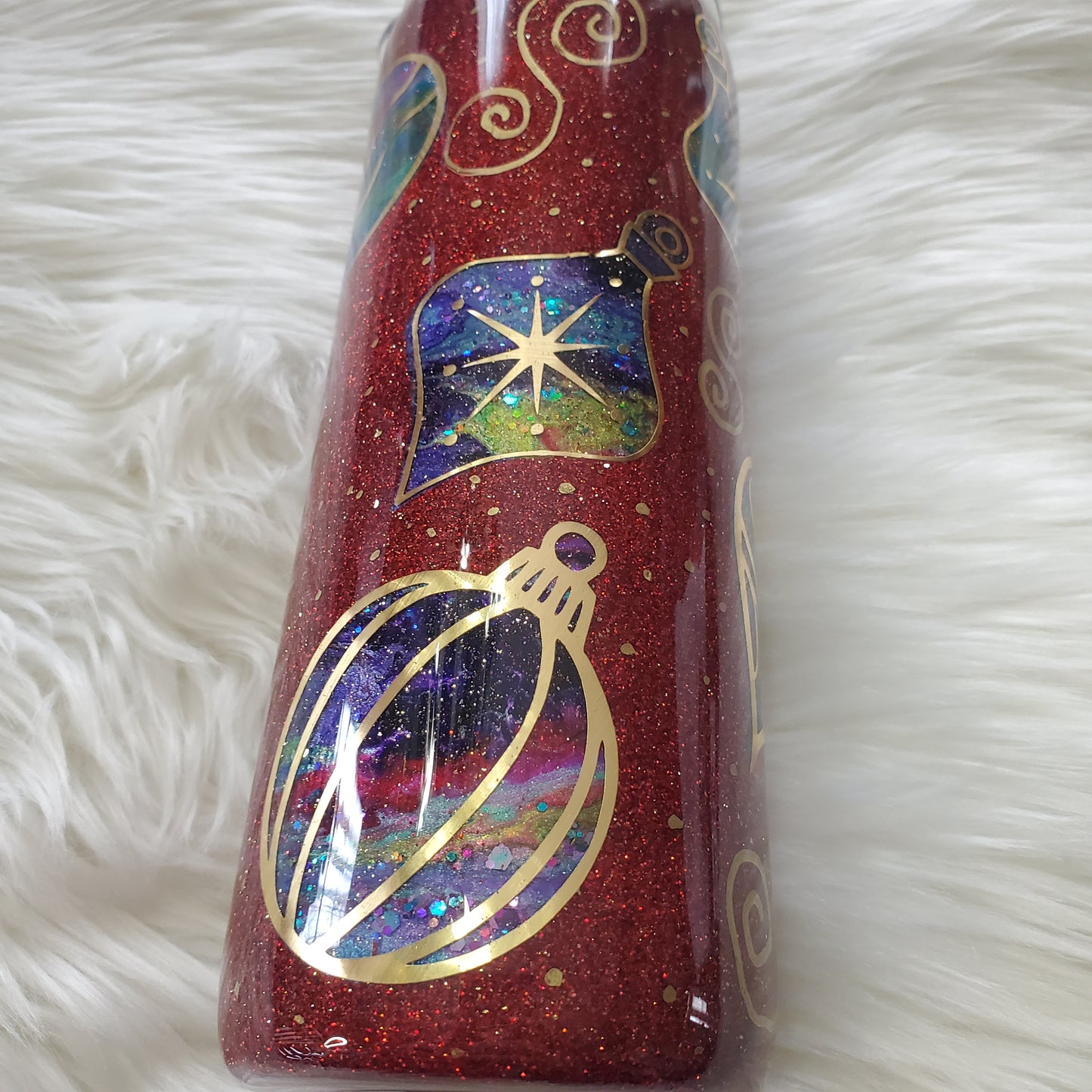 Alcohol Ink Peekaboo Tumbler – Ornaments on Red Glitter